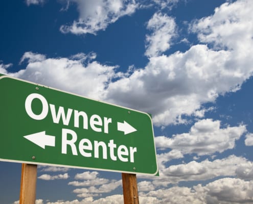 a sign with owner renter written on it pointing at the opposite directions